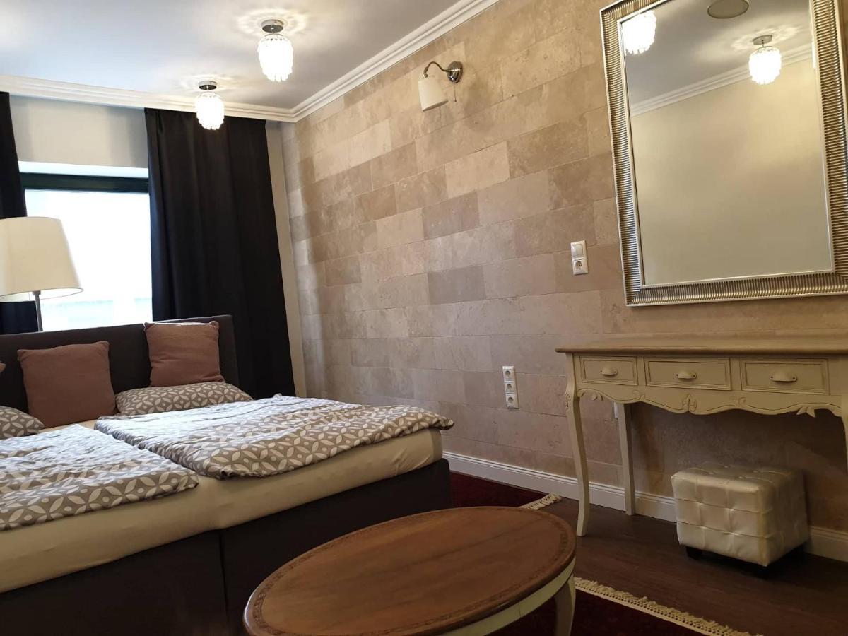 Ejjeli Bagoly Etterem Es Panzio B&B Budapesta