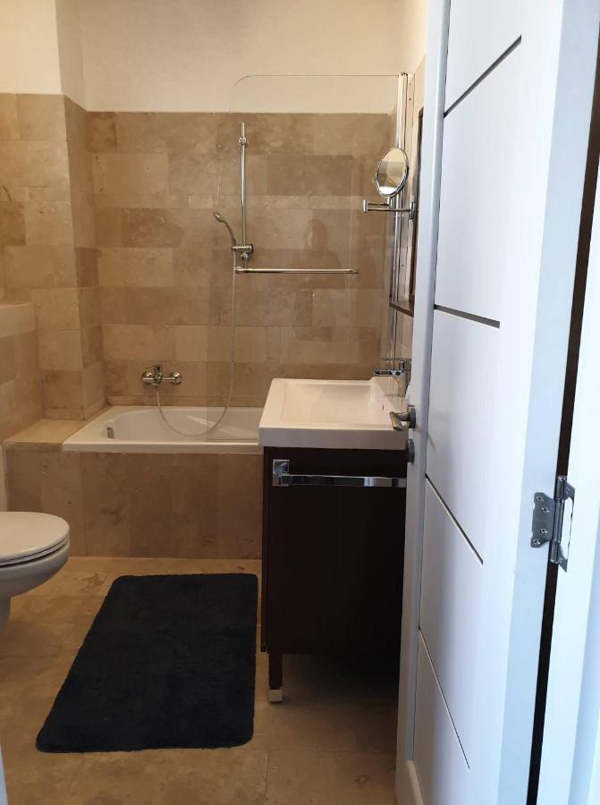 Ejjeli Bagoly Etterem Es Panzio B&B *