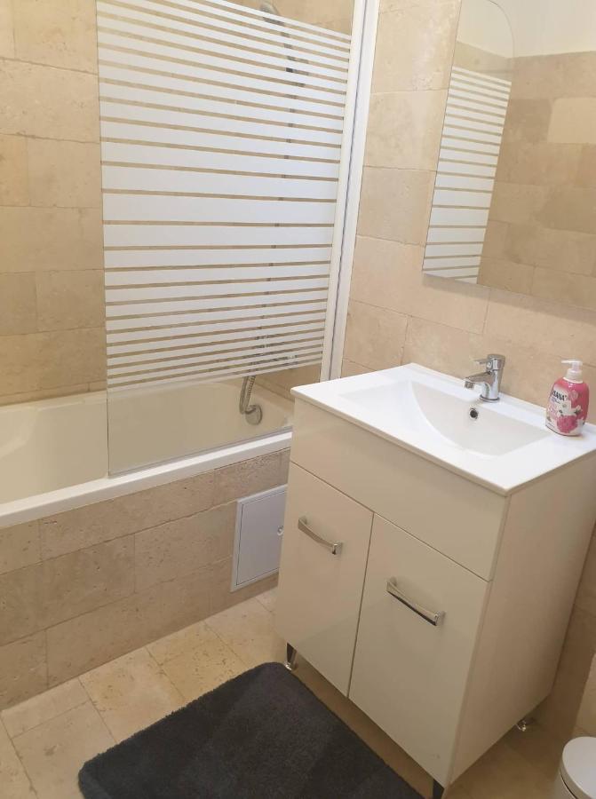 B&B Ejjeli Bagoly Etterem Es Panzio