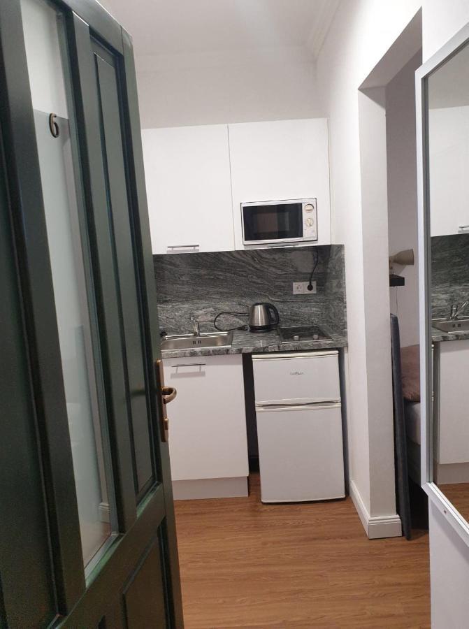Ejjeli Bagoly Etterem Es Panzio B&B Budapesta
